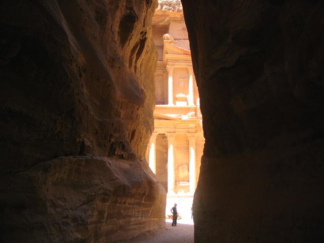Entrance_to_Petra